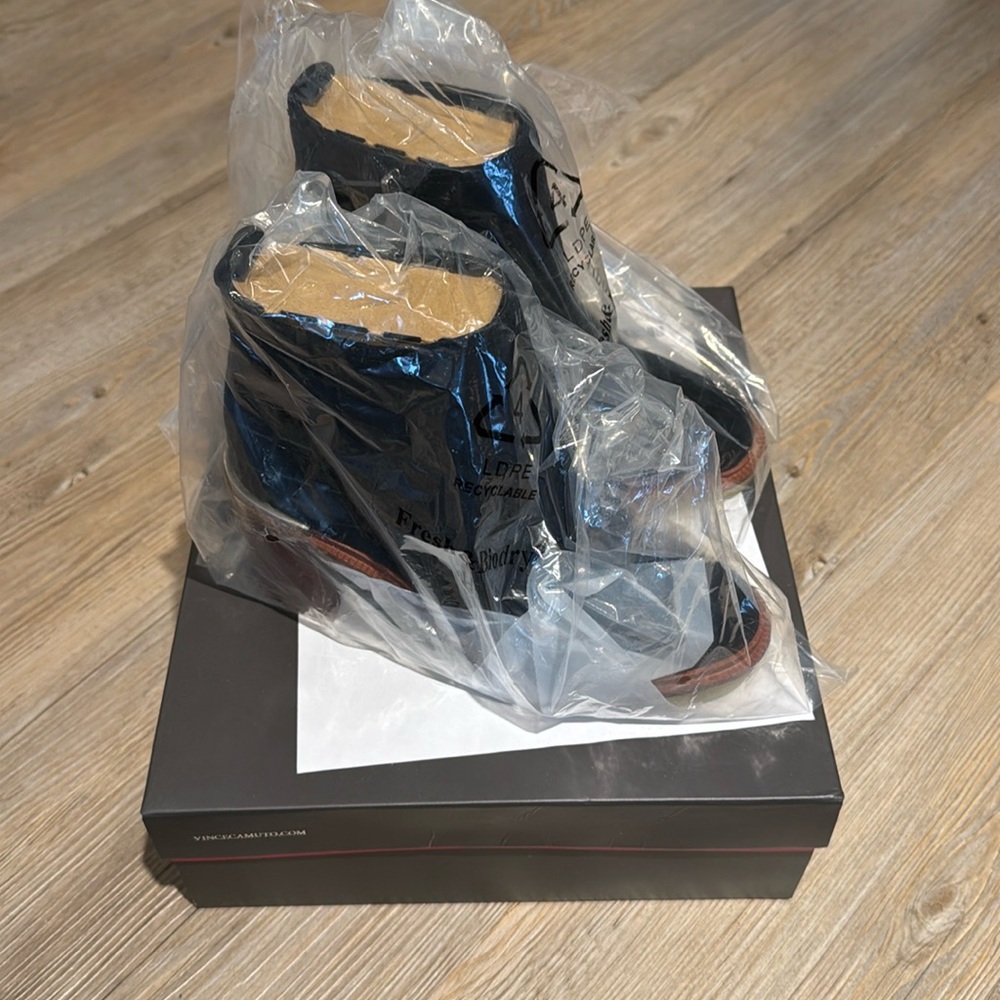 New in Packaging - Vince Camuto Gorgan Heeled Boot